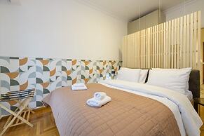 Fully Renovated Flat in Prime Location