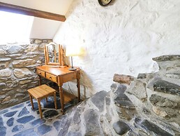 Parrog Stores