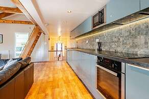 Sedbergh Penthouse - Kingbed - Tv - Wifi