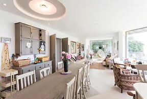 Captivating 7-bed House in Bristol