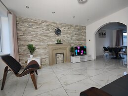 Tyburn Home, Birmingham With Free Parking