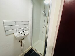 Remarkable 4-bed House in Bootle, Liverpool