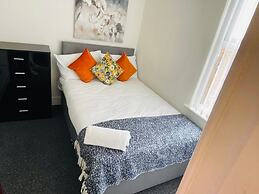 Remarkable 4-bed House in Bootle, Liverpool