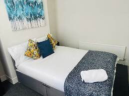 Remarkable 4-bed House in Bootle, Liverpool