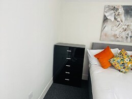 Remarkable 4-bed House in Bootle, Liverpool