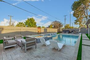 Sunsets on 11th by Avantstay Resort-style Pool + Hot Tub Game Room