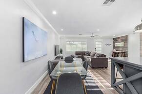 Sunsets on 11th by Avantstay Resort-style Pool + Hot Tub Game Room