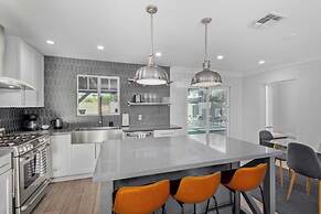 Sunsets on 11th by Avantstay Resort-style Pool + Hot Tub Game Room