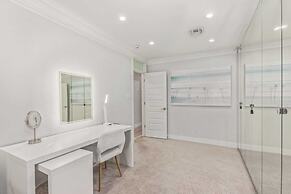 Sunsets on 11th by Avantstay Resort-style Pool + Hot Tub Game Room