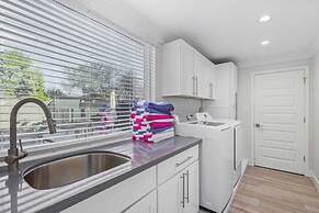 Sunsets on 11th by Avantstay Resort-style Pool + Hot Tub Game Room