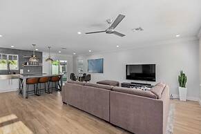 Sunsets on 11th by Avantstay Resort-style Pool + Hot Tub Game Room