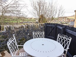 The Swans Nest Lock View