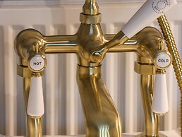 The Swans Nest Lock View