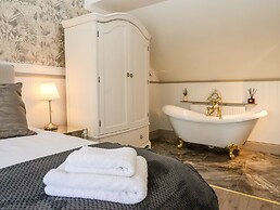 The Swans Nest Lock View