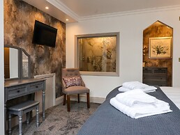 The Swans Nest Lock View