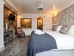 The Swans Nest Lock View