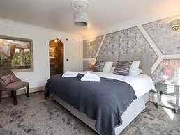 The Swans Nest Lock View