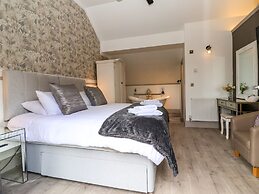 The Swans Nest Lock View