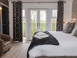 The Swans Nest Lock View