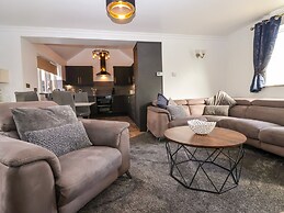 The Swans Nest Lock View