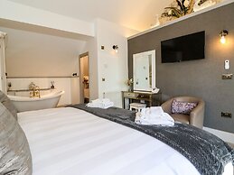 The Swans Nest Lock View