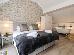 The Swans Nest Lock View