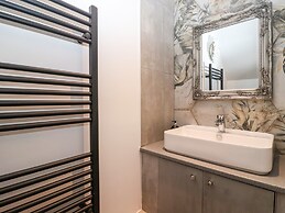 The Swans Nest Lock View