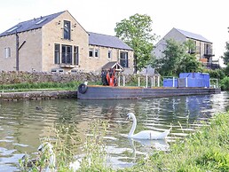 The Swans Nest Lock View