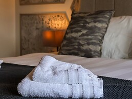 The Swans Nest Lock View