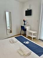 Partenope Hostel and Suites