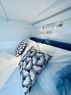 Partenope Hostel and Suites