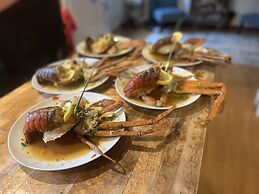 Driftwood Wilderness Lodge