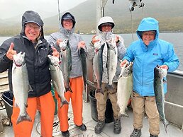 Driftwood Wilderness Lodge