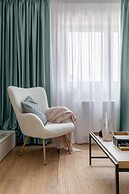 HOLT’s Sublime Minty Green 1BR on the Park