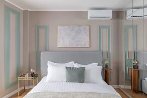 HOLT’s Sublime Minty Green 1BR on the Park