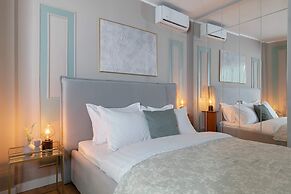 HOLT’s Sublime Minty Green 1BR on the Park