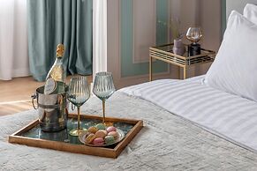 HOLT’s Sublime Minty Green 1BR on the Park