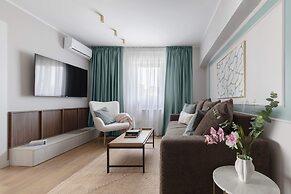 HOLT’s Sublime Minty Green 1BR on the Park