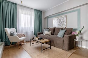 HOLT’s Sublime Minty Green 1BR on the Park