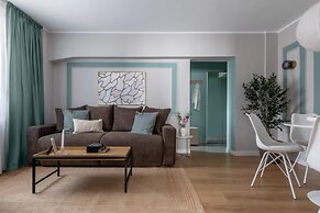 HOLT’s Sublime Minty Green 1BR on the Park