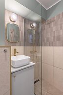 HOLT’s Sublime Minty Green 1BR on the Park