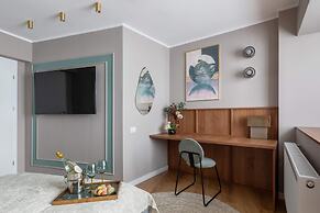 HOLT’s Sublime Minty Green 1BR on the Park