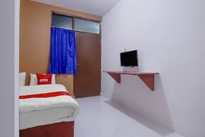OYO 89994 Kartini House