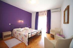 Room in Guest Room - Plava Laguna Bed and Breakfast