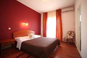 Room in Guest Room - Plava Laguna Bed and Breakfast