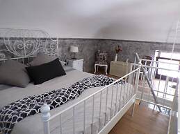 Astra Wi-fi Studio Apartment in the Historic Center