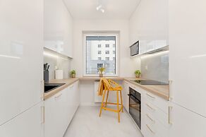 Bright Apartment With Balcony by Renters