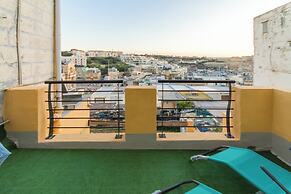 Sunny Maltese Townhouse Madonnina Kalkara
