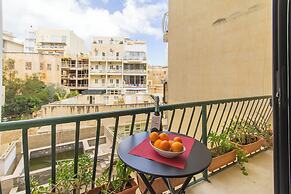 A Lovely Apart By The Sea Sliema