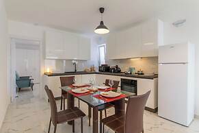 A Sunny Penthouse Modern 2 bdr - Sliema